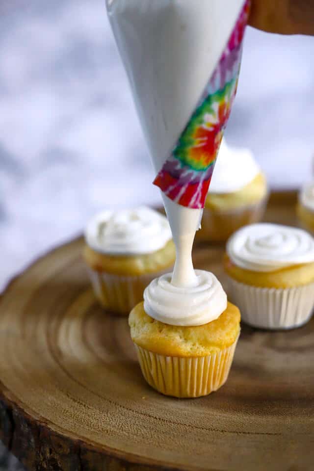 The Best Way To Frost Cupcakes Use A Ziploc Bag To Make A