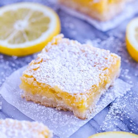 Lemon Square with lemon slices