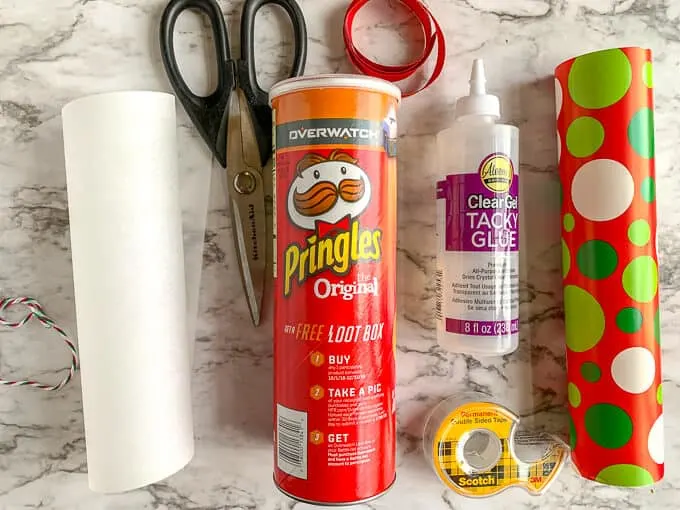 Materials to be used for Pringles can christmas craft
