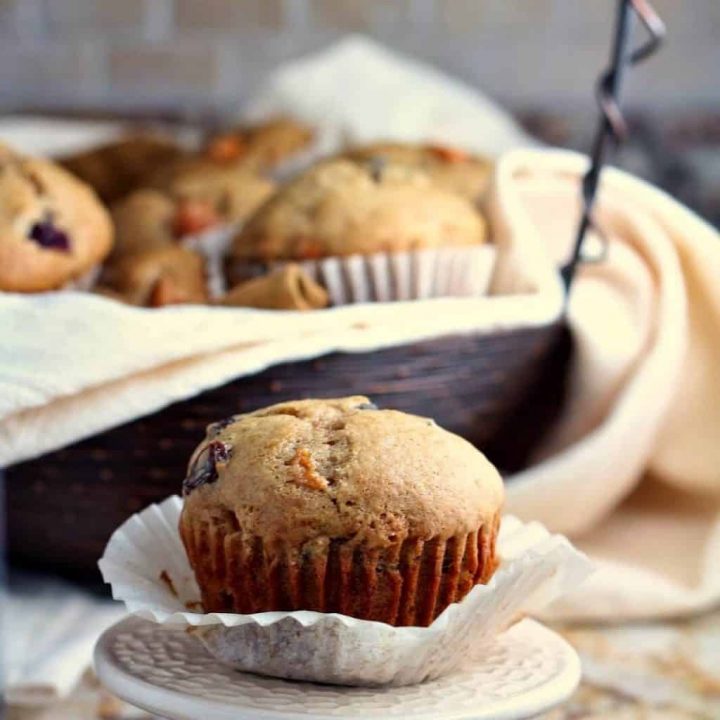 Spice muffins with persimmons