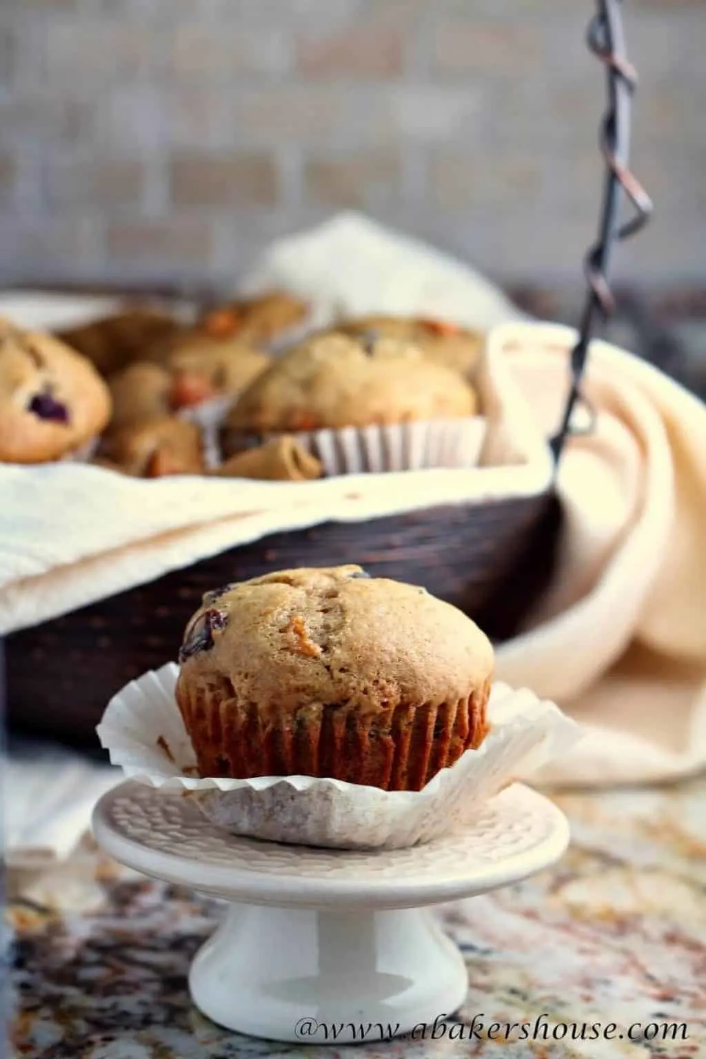 Spice muffins with persimmons