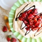 Pavlova with strawberries and balsamic glaze