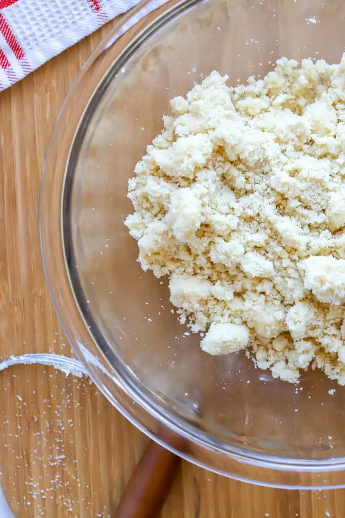 gluten free apple crumble topping in a bowl