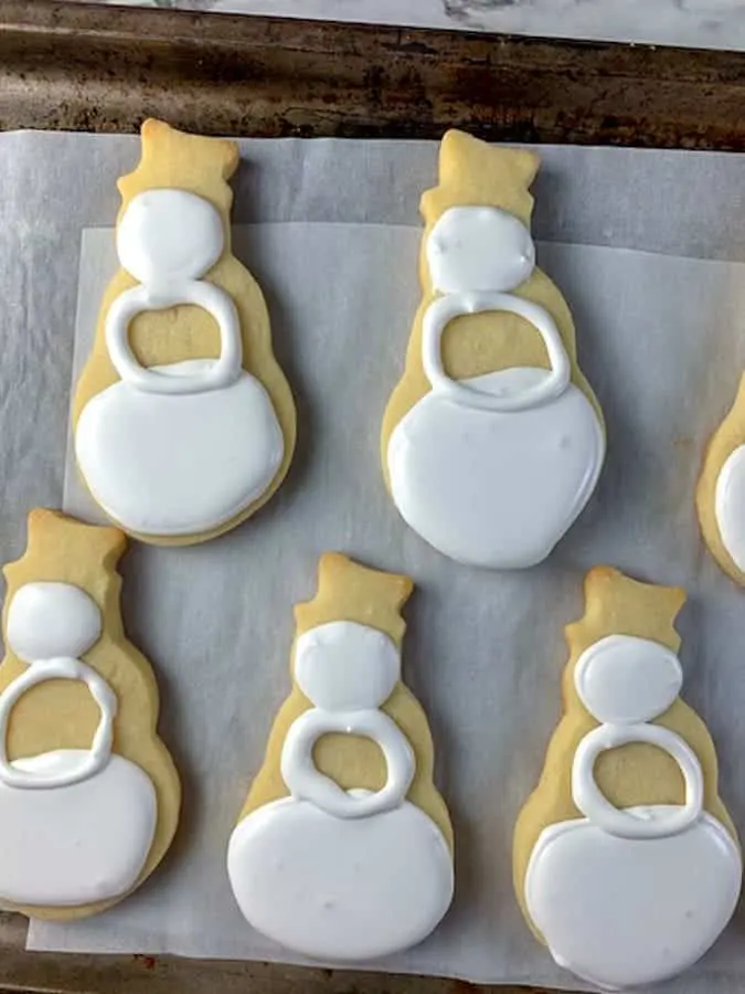 Snowman cookies step three middle circle