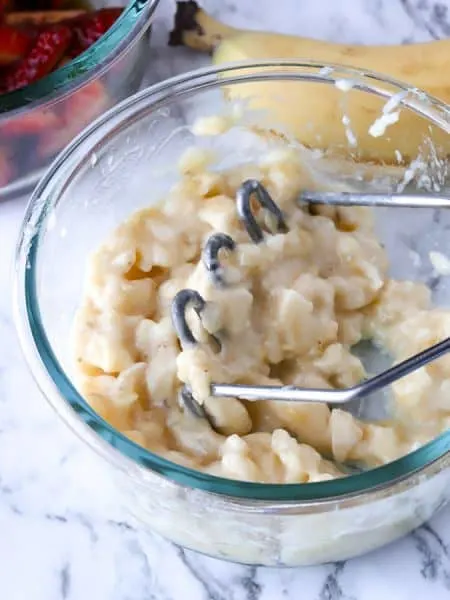 Mashed bananas in a bowl