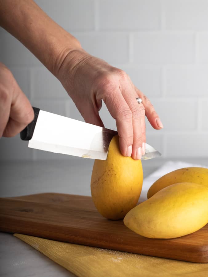 how to cut a mango with a knife